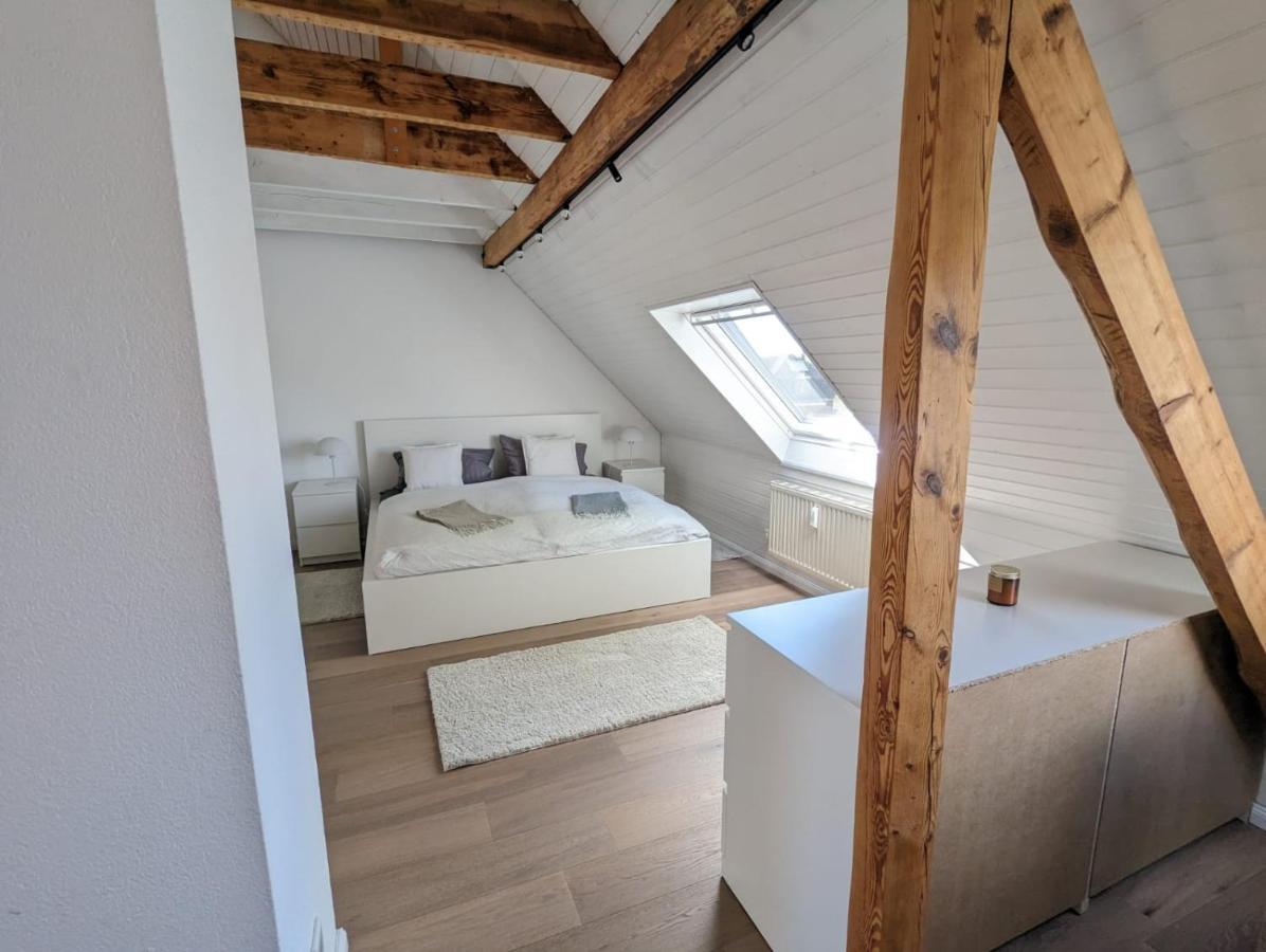 Helles Dachgeschoss-Appartement Крефельд Екстер'єр фото