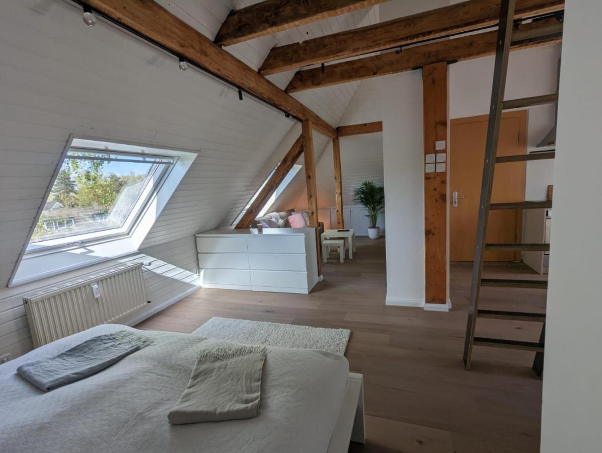 Helles Dachgeschoss-Appartement Крефельд Екстер'єр фото